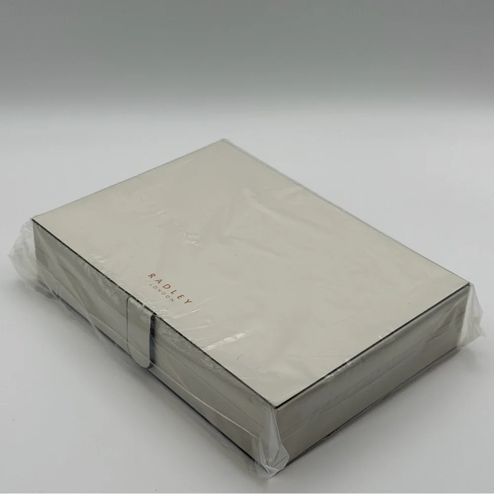 Radley London Jewelry Box Magnetic‎ Closure White New in Plastic
